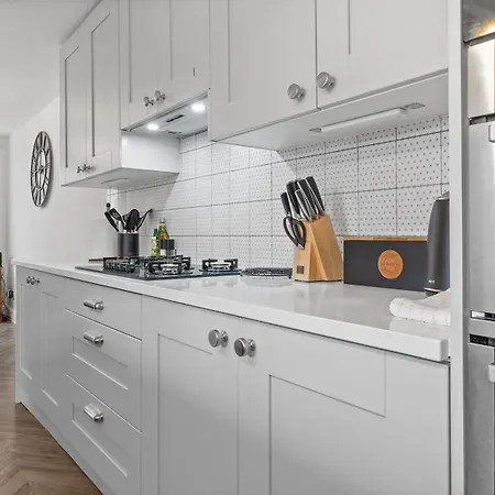 Beautifully Designed 3 Bed Pass The Keys *