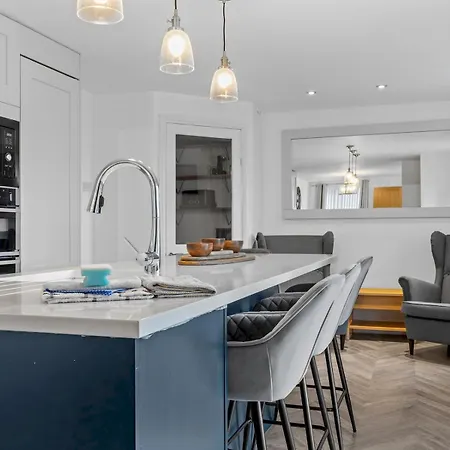 Beautifully Designed 3 Bed Pass The Keys