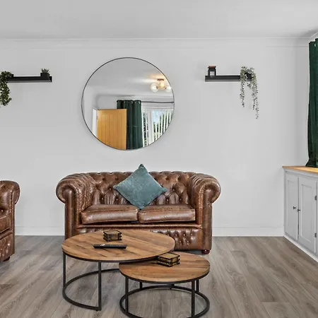 Beautifully Designed 3 Bed Pass The Keys *